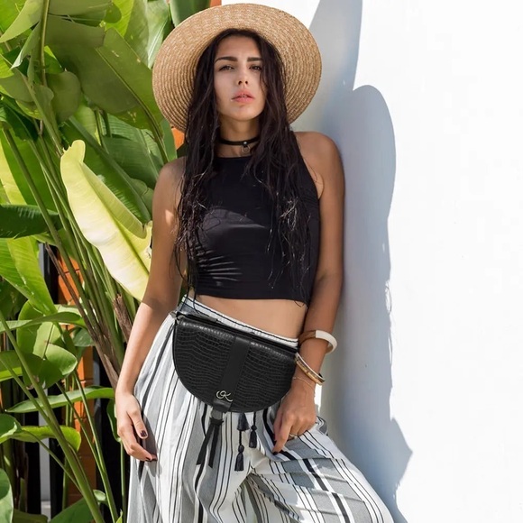 Gabriela Kabande divine collection belt shoulder crossbody black leather bag - Picture 3 of 12